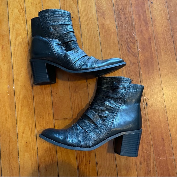 Two Lips black Women's 6 Strappy Leather Black Booties Boots - Picture 3 of 6